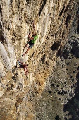 Stephan Siegrist e Ines Papert impegnati sul quarto tiro della via Muciacito Bombon Infierno, El Chorro, Andalusia, Spagna
